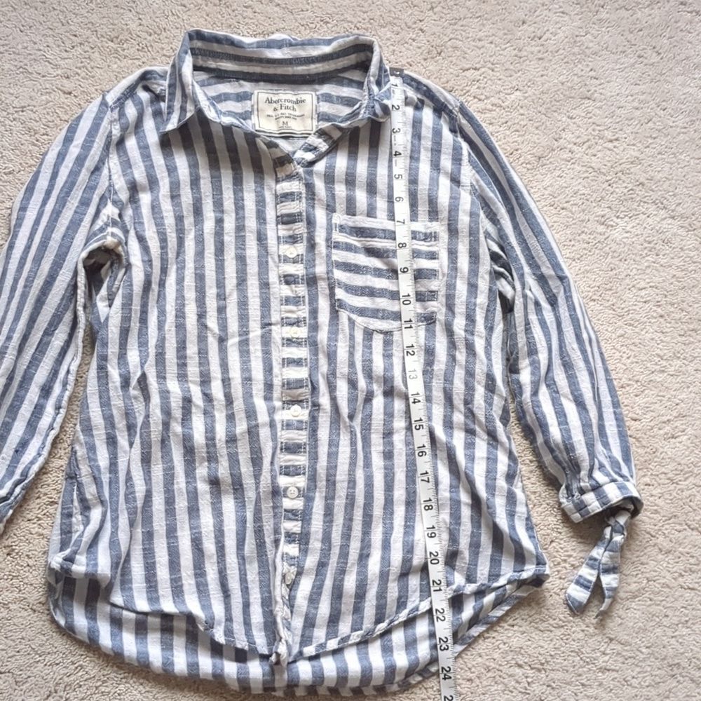 Abercrombie & Fitch Blue and White Striped Button Down Shirt - Picture 5 of 9